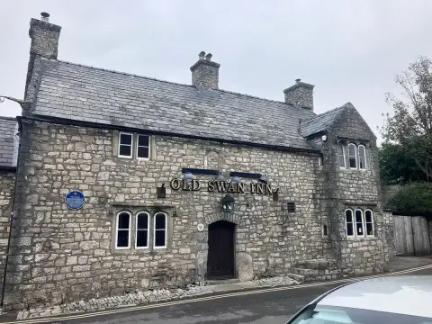 The front from the road: rubble stone walls, mullioned windows and a deep-set doorway