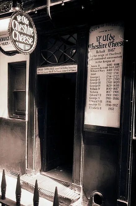 The Wine Office Court doorway of Ye Olde Cheshire Cheese in 1955, with the round Rebuilt 1667 sign and the board listing reigns